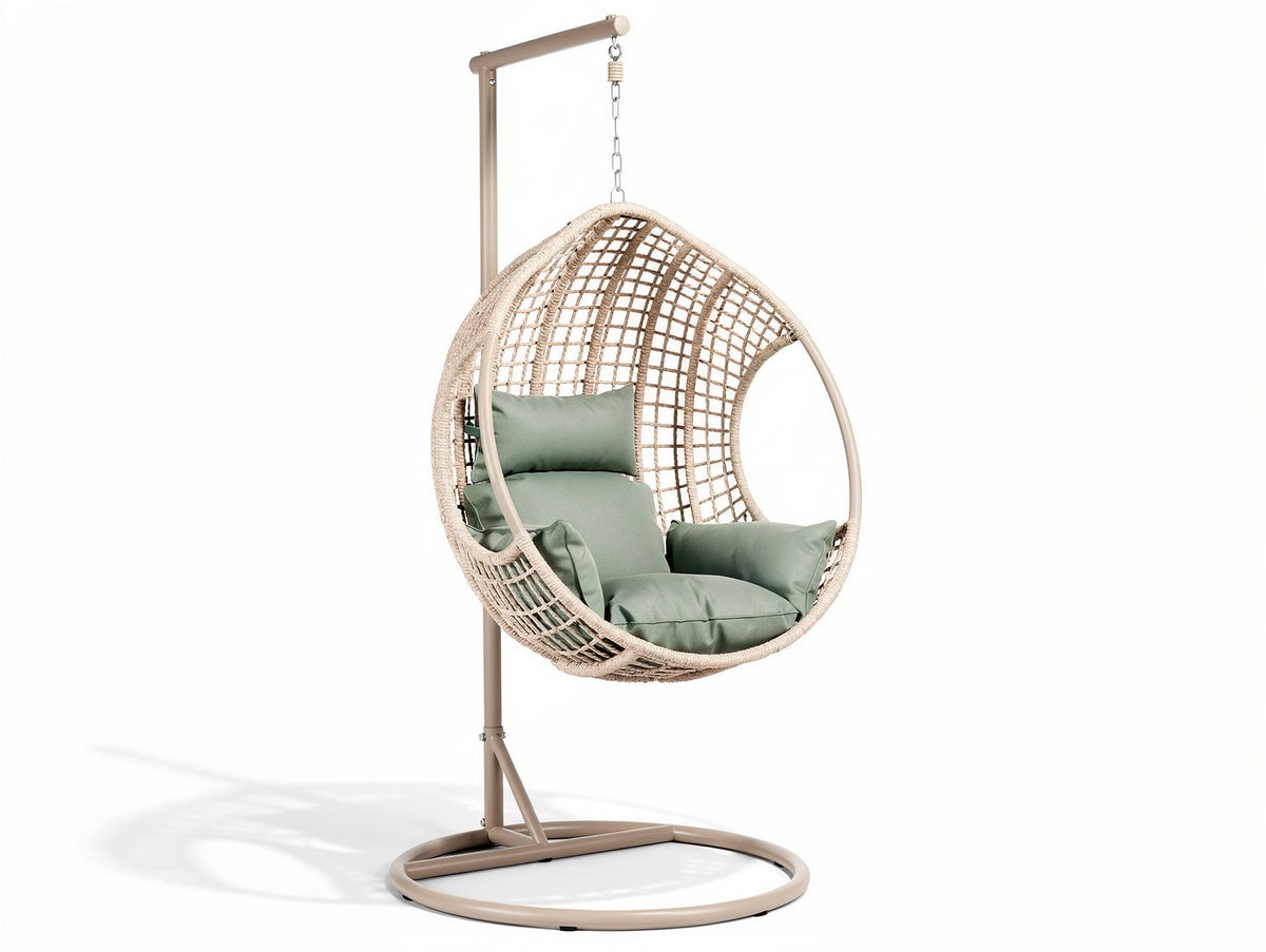 Hängesessel aus Rattan mit gepolsterten Kissen, freistehend